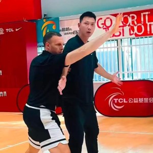 恭喜广东，易建联终于回归了，重返球场，新岗位曝光，朱芳雨期待